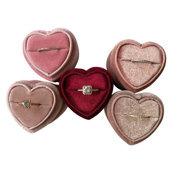 Luxury Velvet Ring Box - Heart Shaped - Pale Pink - Picture 5 of 5